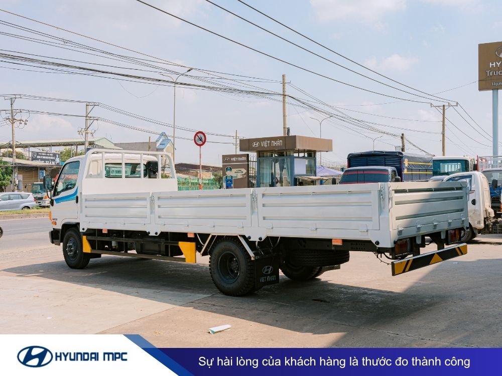 Xe tải Hyundai Mighty W11XL thùng lửng 7T thùng dài 6.3m